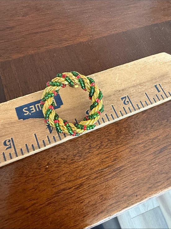 Jewelry - Vintage Wreath Pin